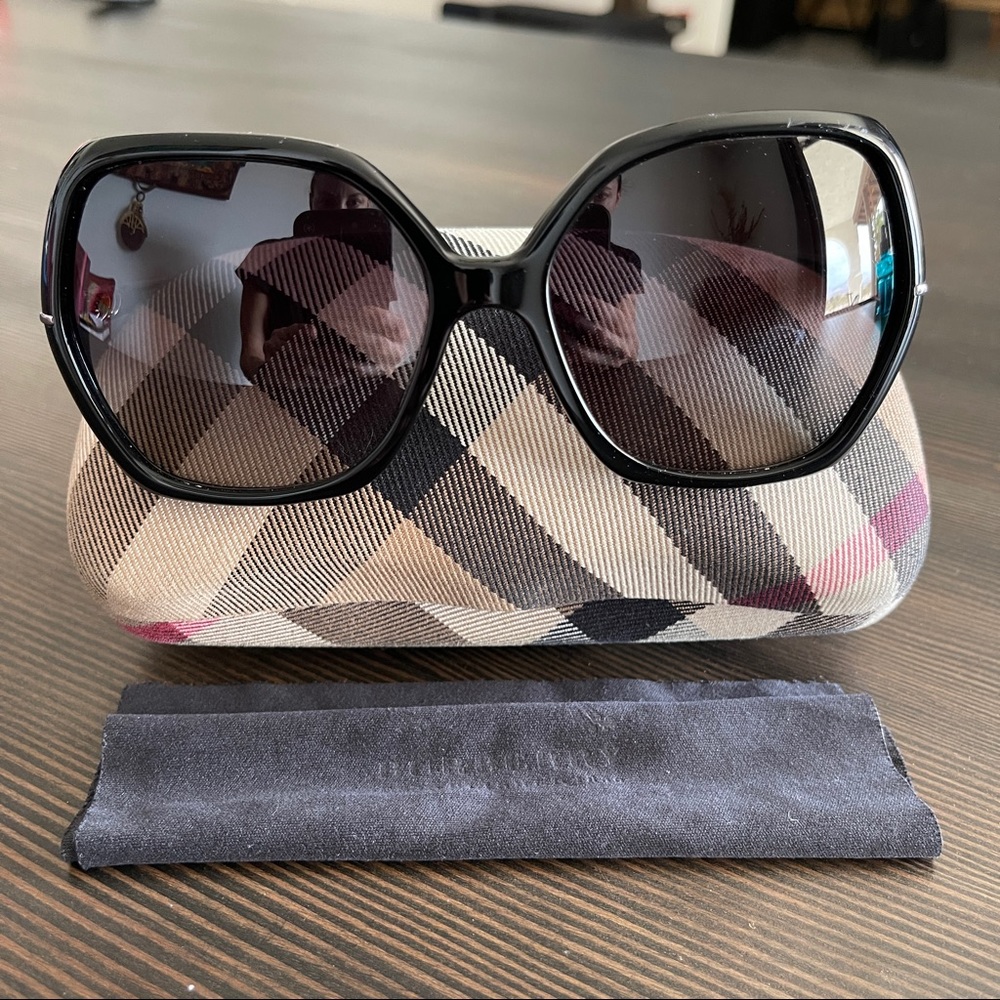 EUC Authentic Burberry Black Gradient B 4107-A Square Sunglasses with Case